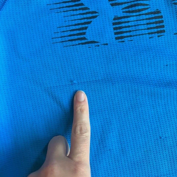 Under Armour Vibrant Blue Athletic Top Boys Youth Medium - Picture 3 of 4